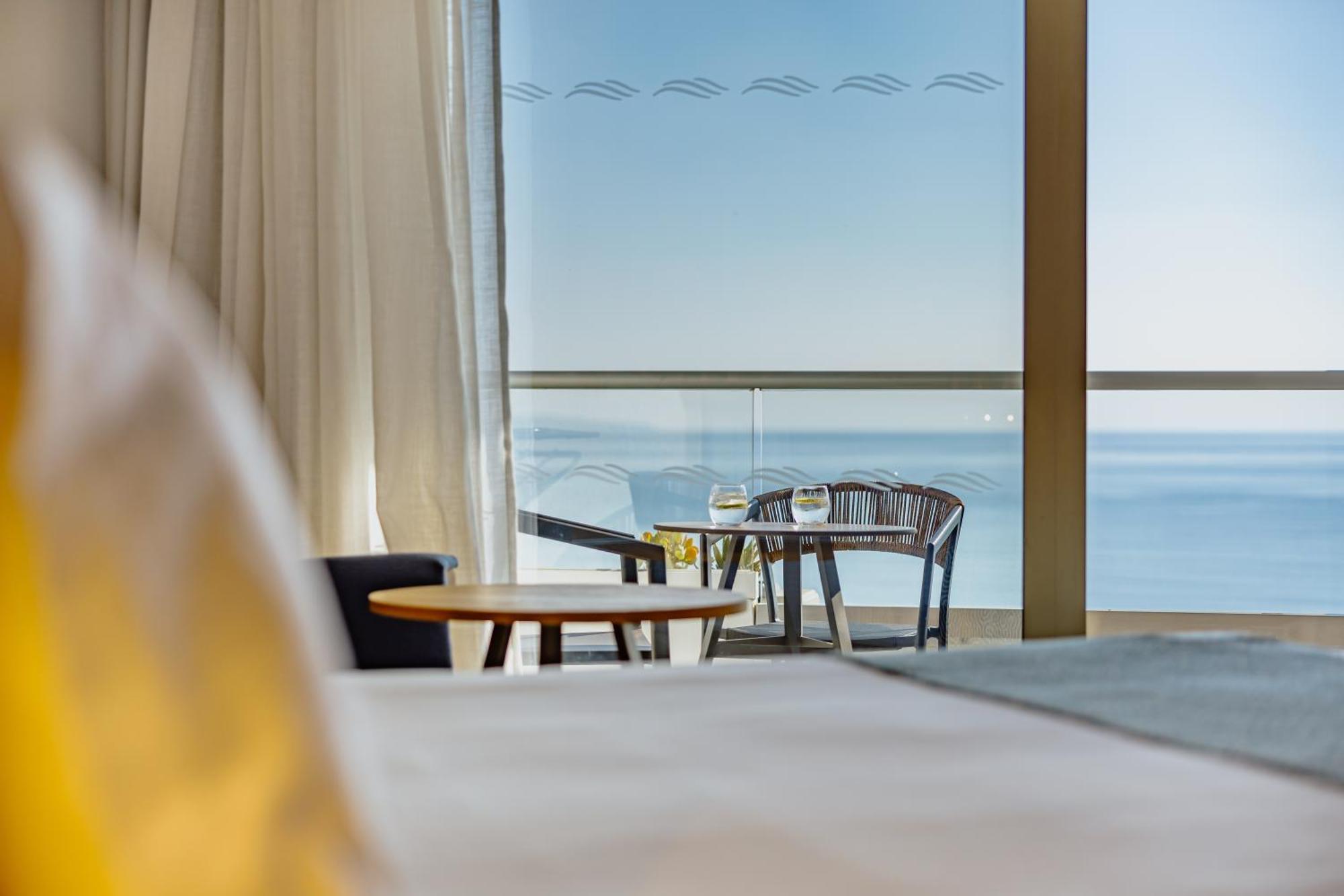 Golden Bay Beach Hotel Larnaca Esterno foto